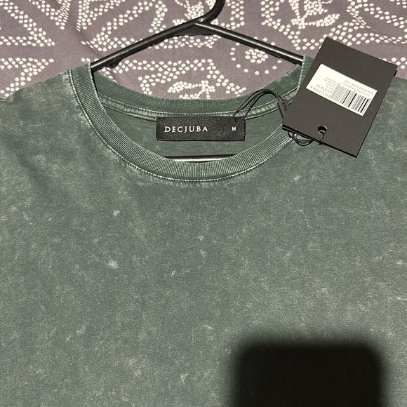 NWT DECJUBA Size M Ladies T-shirt MILITARY GREEN - Picture 2 of 7